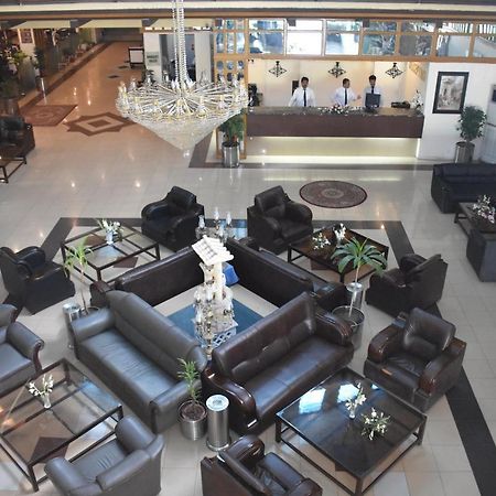 Hotel Royal Palace Равалпинди Екстериор снимка