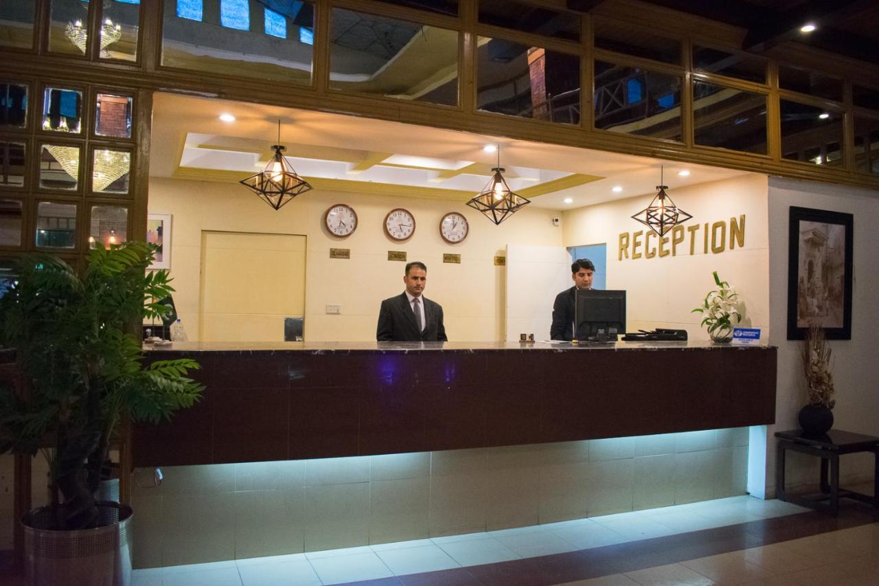 Hotel Royal Palace Равалпинди Екстериор снимка