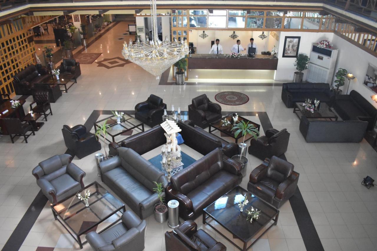 Hotel Royal Palace Равалпинди Екстериор снимка