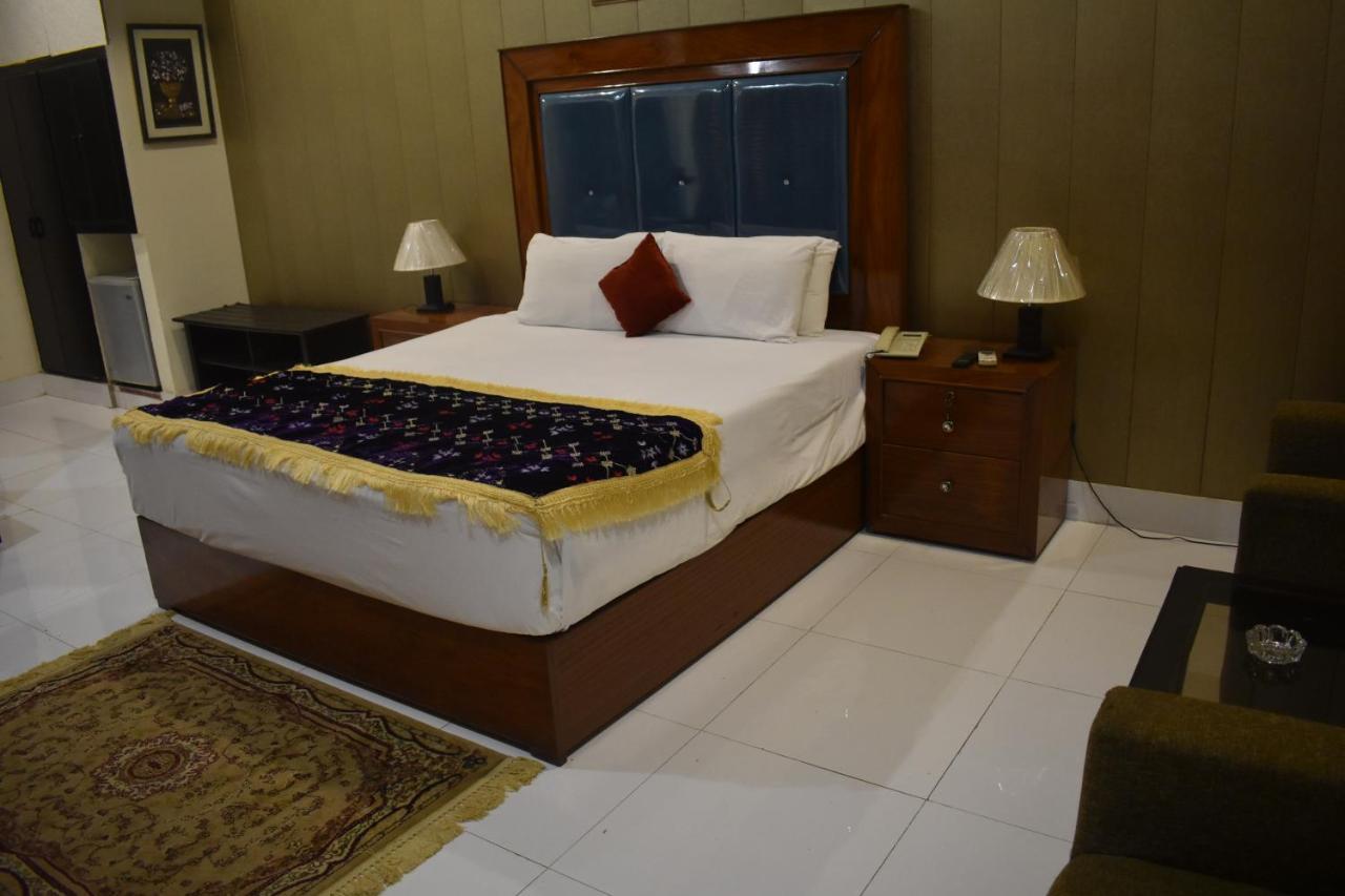 Hotel Royal Palace Равалпинди Екстериор снимка